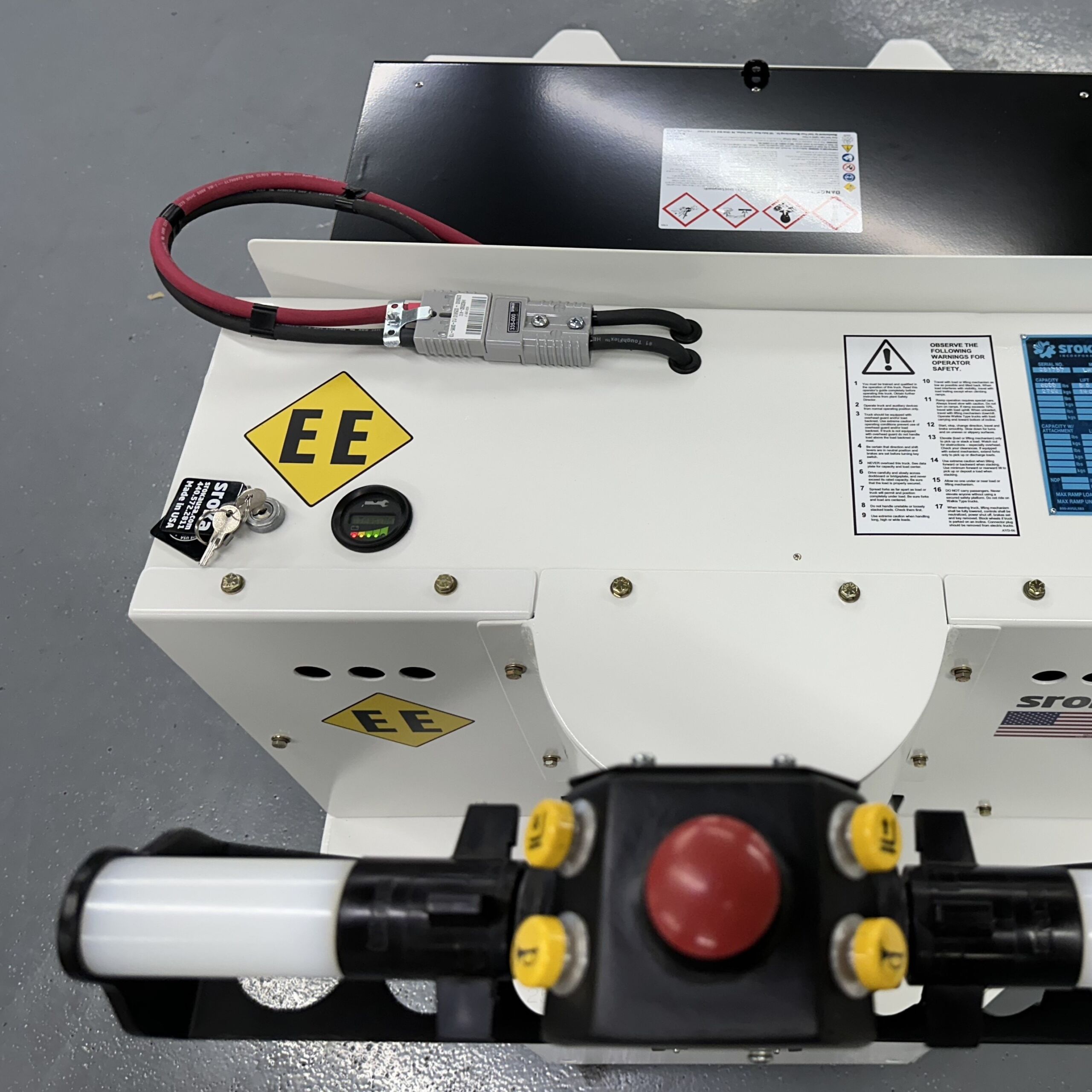 24V battery powered electrical system on the Sroka LWP-80 electric walkie pallet truck