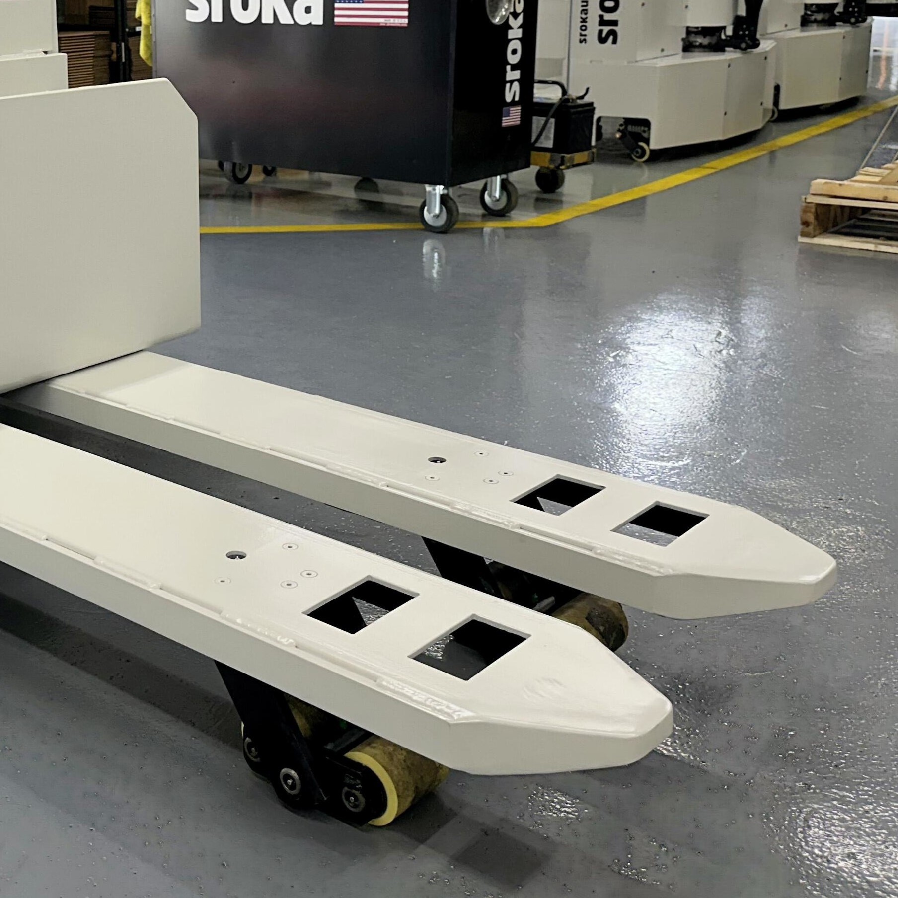 Custom fork design on the Sroka LWP-80 heavy-duty electric pallet truck