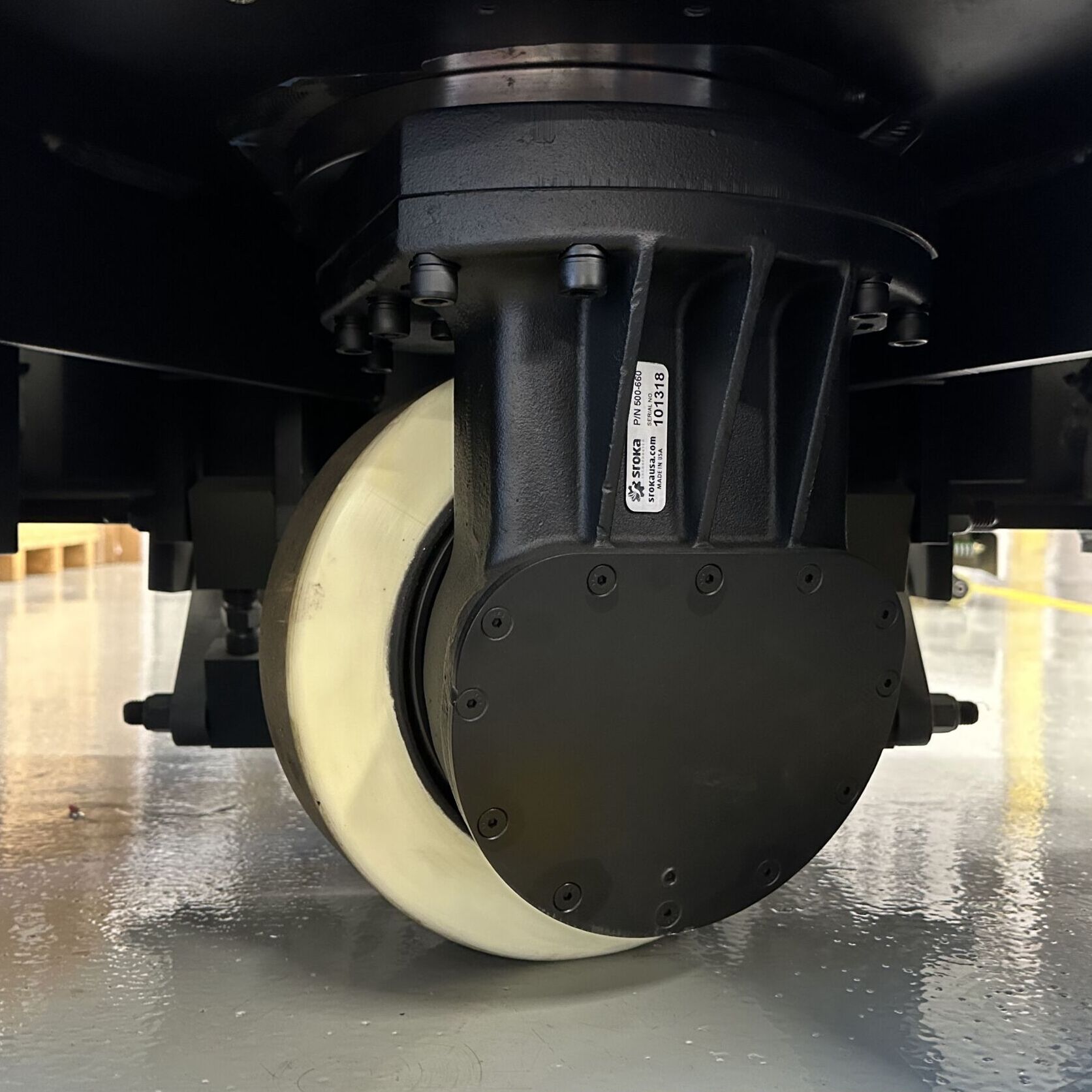 Single-drive wheel assembly on the Sroka LWP-80 walkie pallet truck